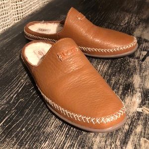 Women’s UGG Chesnut slippers